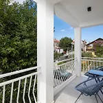 Vila Arena - Pool Table, Table Tennis, Darts & Pula