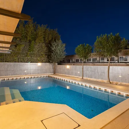 Vila Arena - Pool Table, Table Tennis, Darts & *