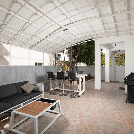 Arena - Pool Table, Table Tennis, Darts & Pula