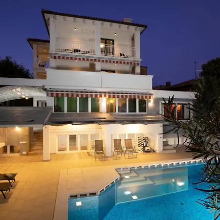 Vila Arena - Pool Table, Table Tennis, Darts & *