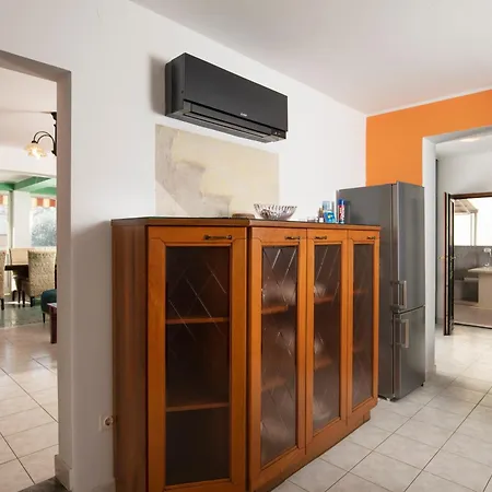 Vila Arena - Pool Table, Table Tennis, Darts &