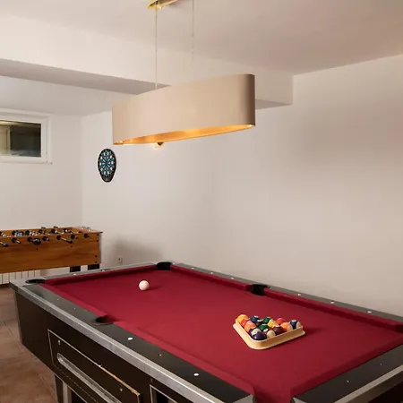 Vila Arena - Pool Table, Table Tennis, Darts &