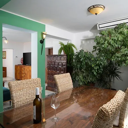 Arena - Pool Table, Table Tennis, Darts & Vila *