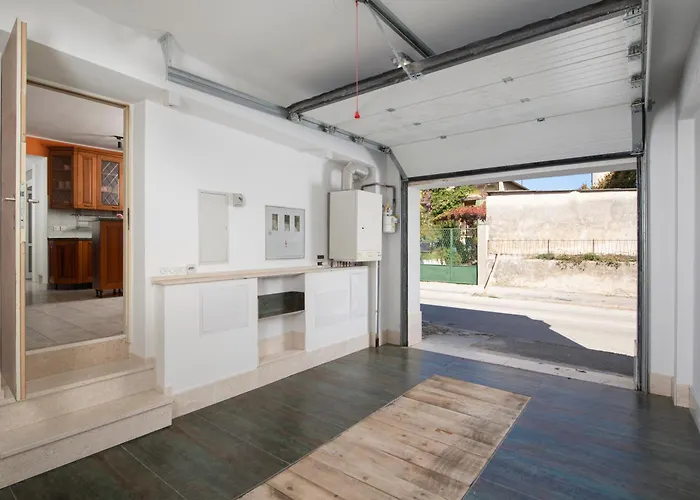 Villa Arena - Pool Table, Table Tennis, Darts &
