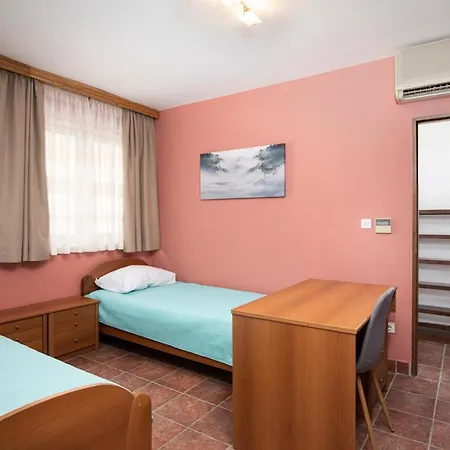 Villa Arena - Pool Table, Table Tennis, Darts & Pula