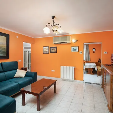 Arena - Pool Table, Table Tennis, Darts & Villa Pula