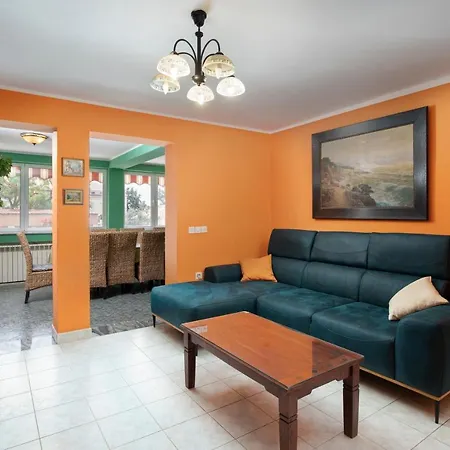 Willa Arena - Pool Table, Table Tennis, Darts & *