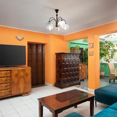 Arena - Pool Table, Table Tennis, Darts & Villa Pula