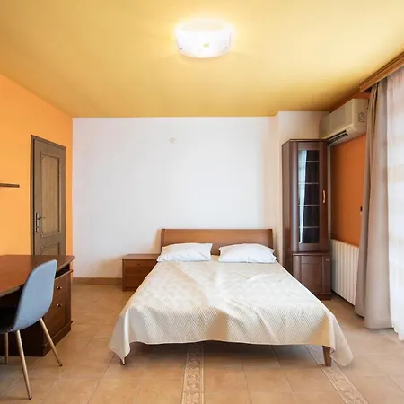 Villa Arena - Pool Table, Table Tennis, Darts &