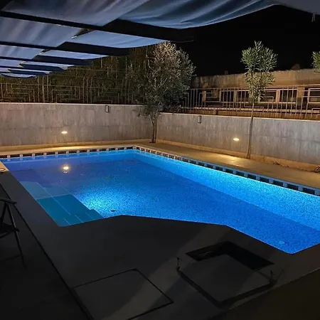 Arena - Pool Table, Table Tennis, Darts & Villa *