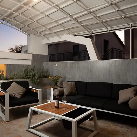 Villa Arena - Pool Table, Table Tennis, Darts & *