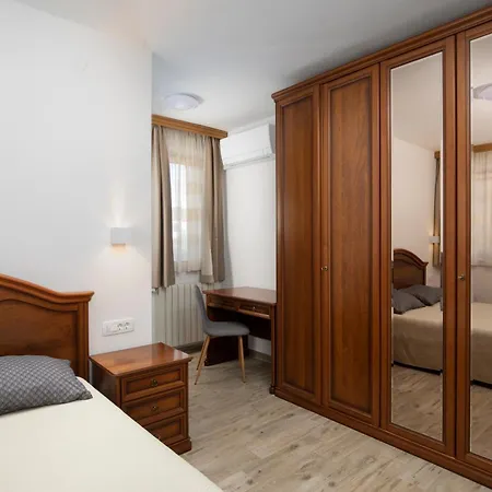 Villa Arena - Pool Table, Table Tennis, Darts & *