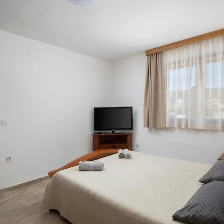 Villa Arena - Pool Table, Table Tennis, Darts & Pula