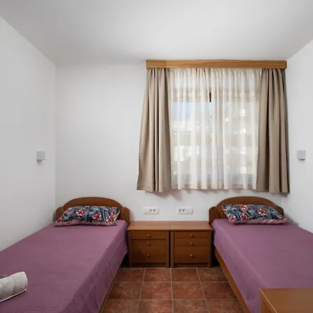 Villa Arena - Pool Table, Table Tennis, Darts & *