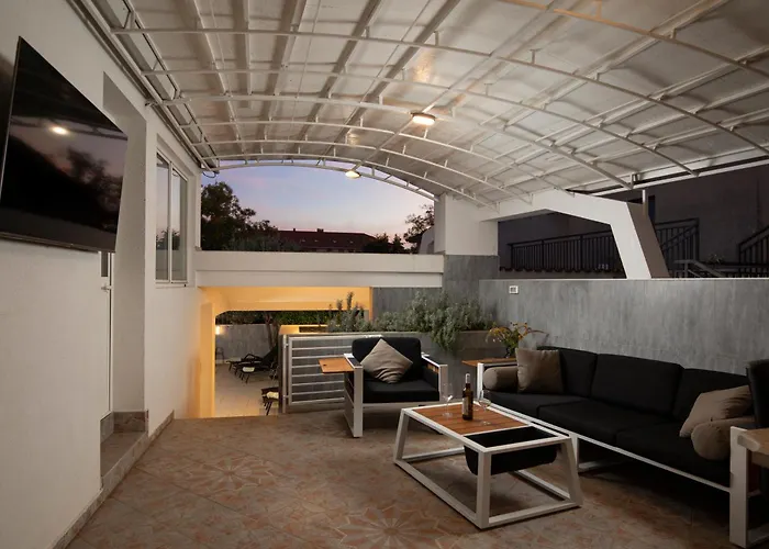 Βίλα Arena - Pool Table, Table Tennis, Darts &