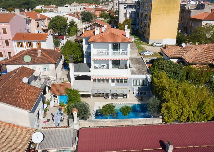 Arena - Pool Table, Table Tennis, Darts & Βίλα *