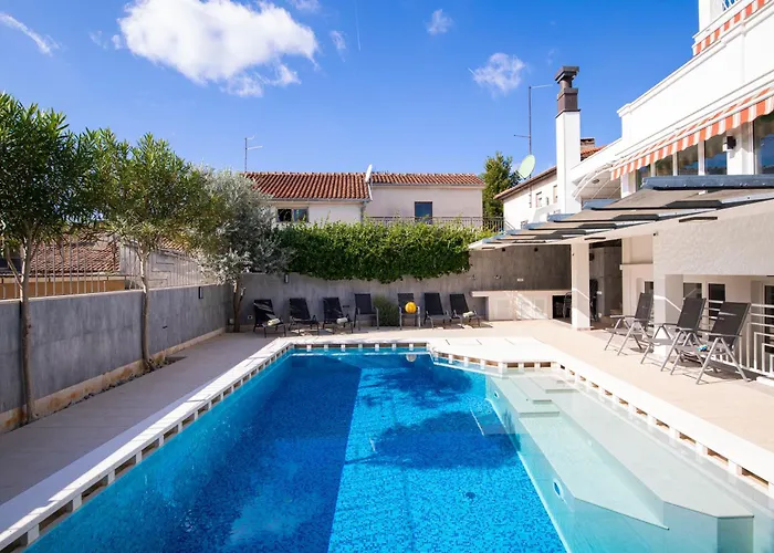 Arena - Pool Table, Table Tennis, Darts & *