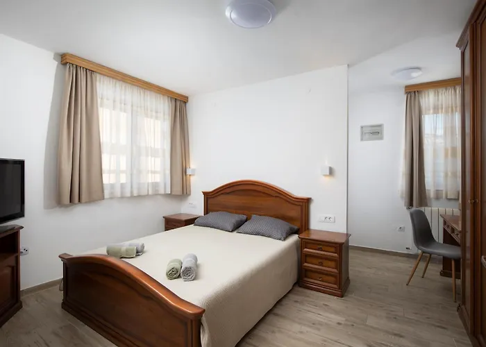 Arena - Pool Table, Table Tennis, Darts & Βίλα Πούλα