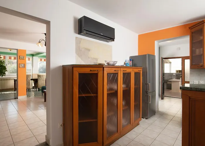 Βίλα Arena - Pool Table, Table Tennis, Darts &