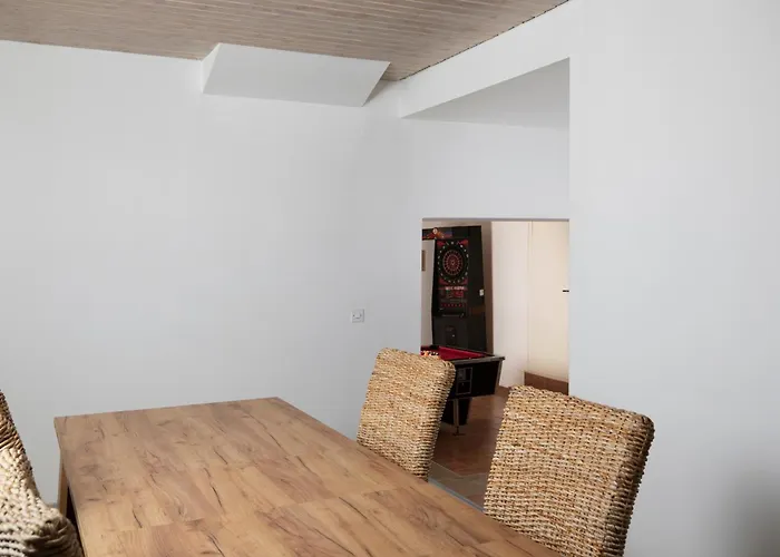 Arena - Pool Table, Table Tennis, Darts & Βίλα *