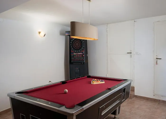 Βίλα Arena - Pool Table, Table Tennis, Darts & *