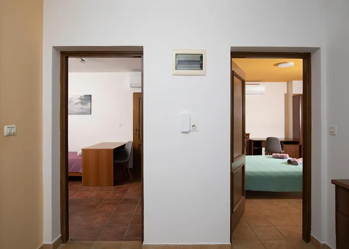 Arena - Pool Table, Table Tennis, Darts & Βίλα *