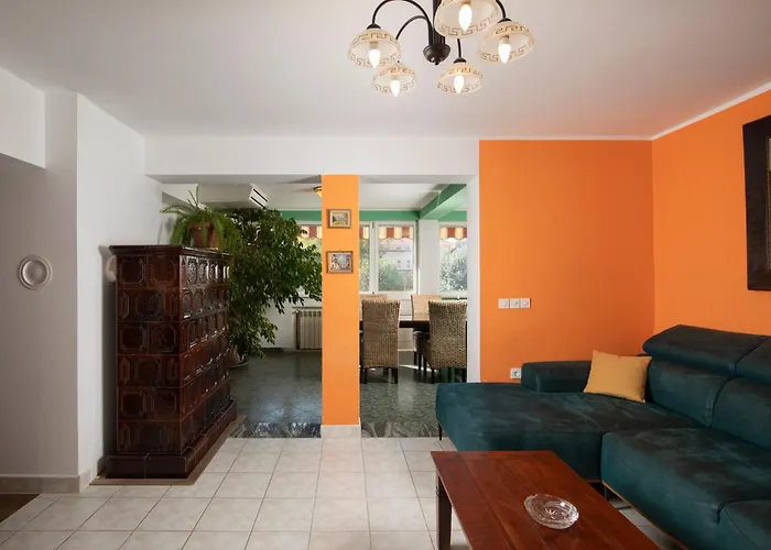 Arena - Pool Table, Table Tennis, Darts & * Πούλα