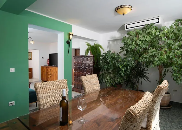 Arena - Pool Table, Table Tennis, Darts & Βίλα *