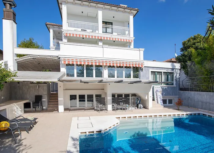 Arena - Pool Table, Table Tennis, Darts & 빌라 풀라