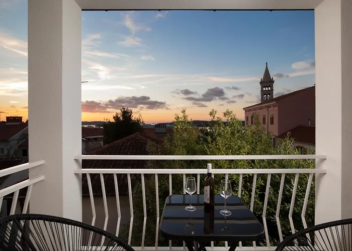 Arena - Pool Table, Table Tennis, Darts & 빌라 풀라