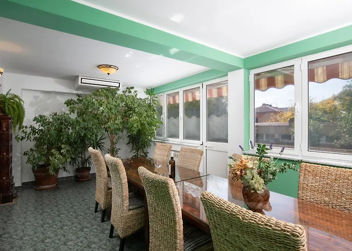 Arena - Pool Table, Table Tennis, Darts & * 풀라